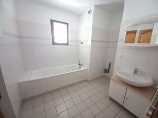  Appartement à louer 3 pièces 67 m²