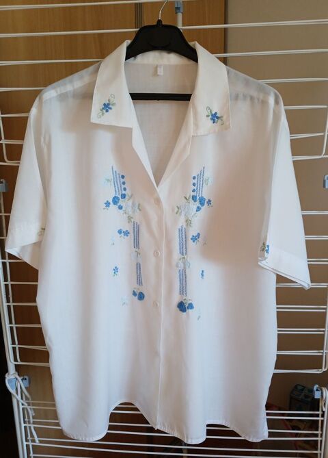 CHEMISIER BLANC MANCHES COURTES BRODERIE FLEURS 6 Nevers (58)