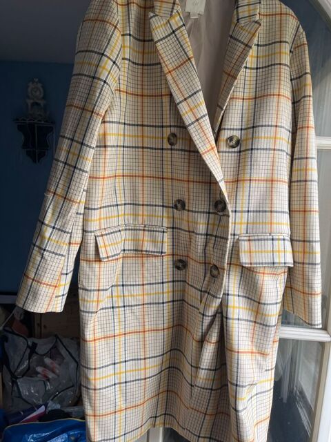 Manteau couture 
Prix négociable 18 Villiers-sur-Marne (94)