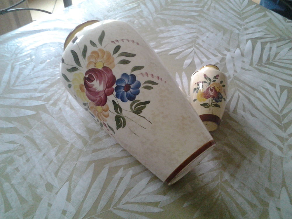 Lot de 2 vases anciens motif fleurs Décoration