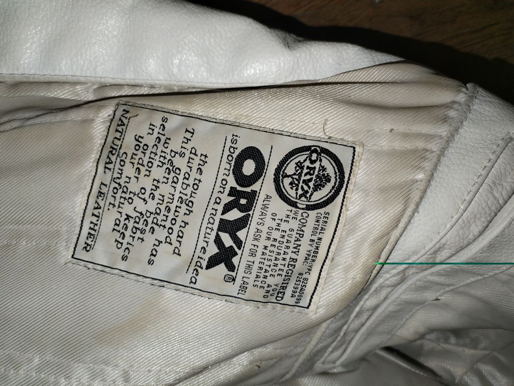 Blouson en cuir v&eacute;ritable blanc (taille L)
Vêtements