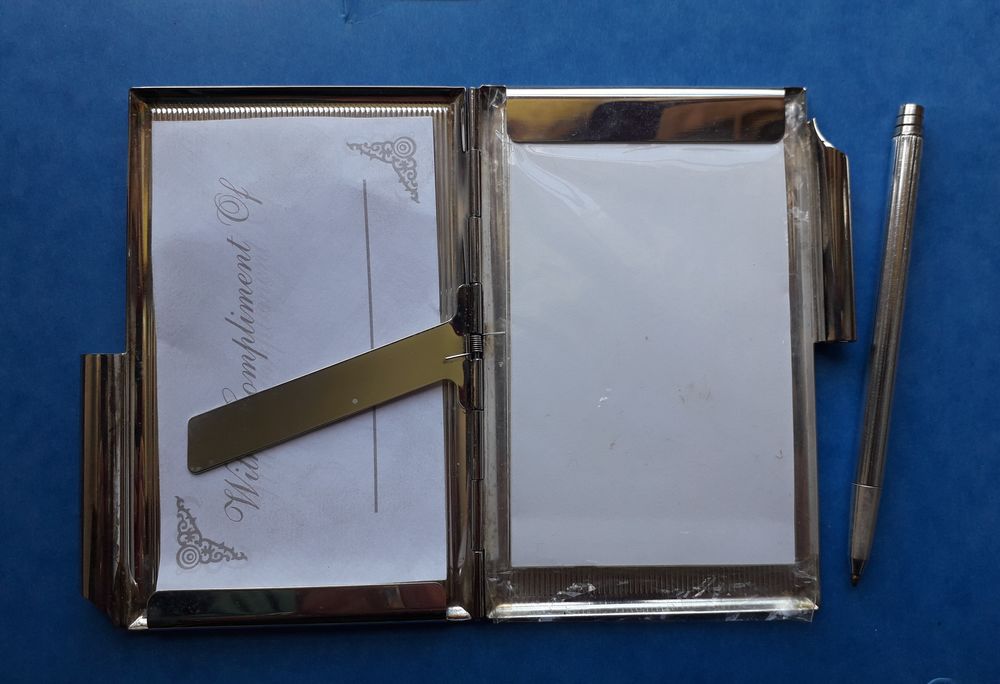 Vintage &eacute;tui porte cartes de visite en m&eacute;tal argent&eacute; 