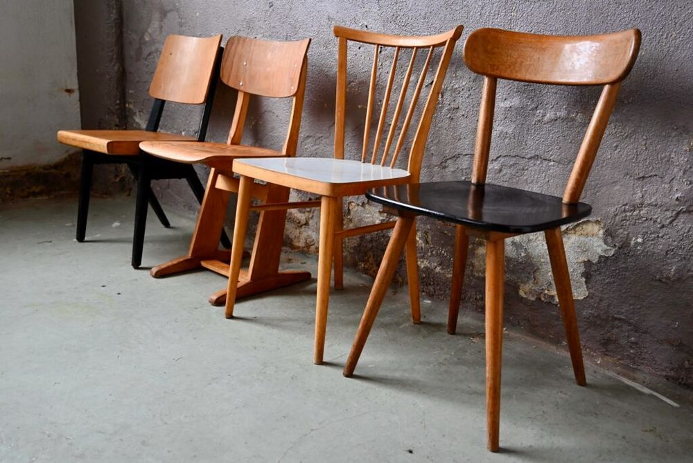 S&eacute;rie de 4 chaises style vintage scandinave d&eacute;pareill&eacute;es mix Meubles