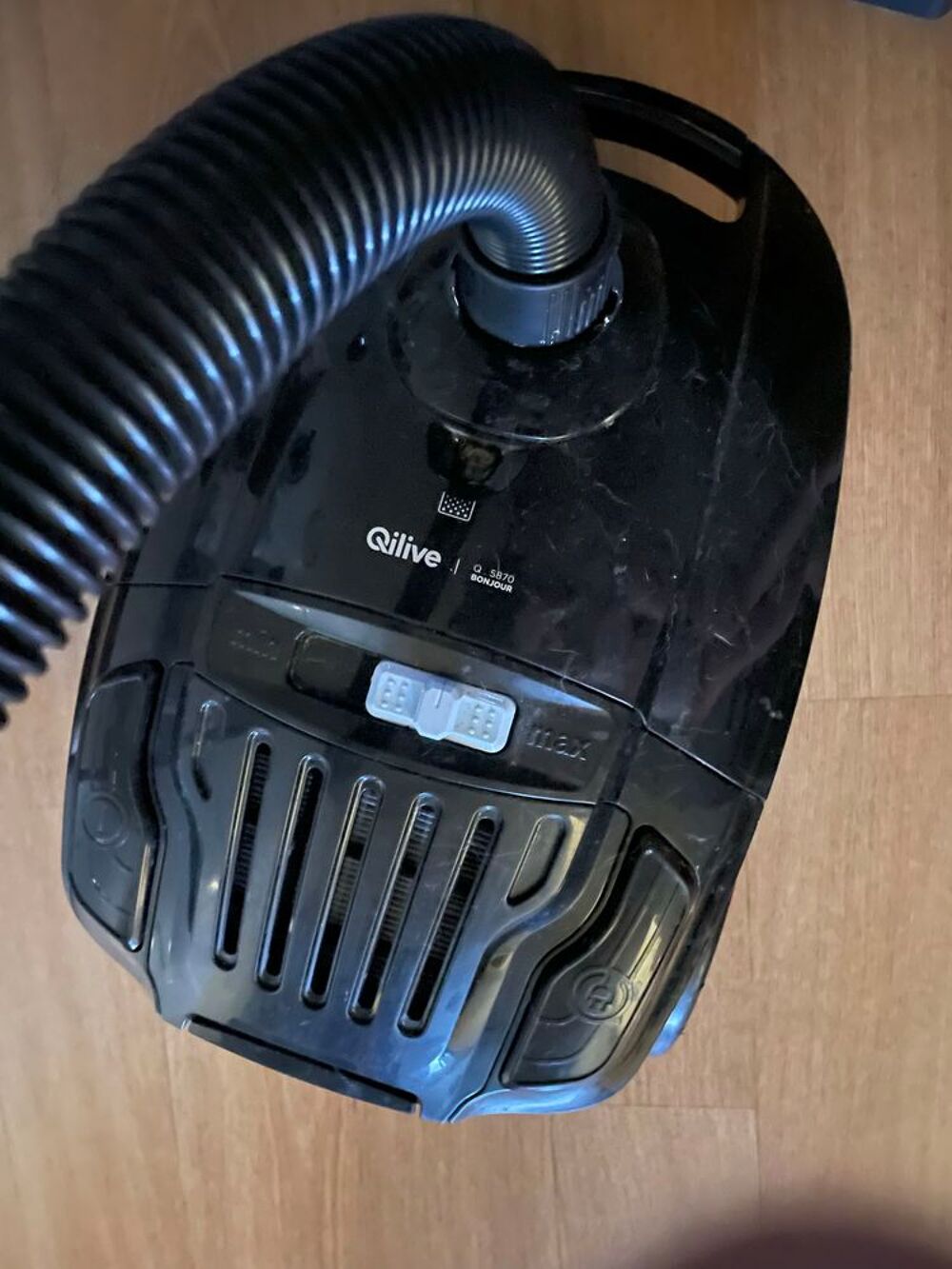 aspirateur vendu avec tout les accessoires Accessoires