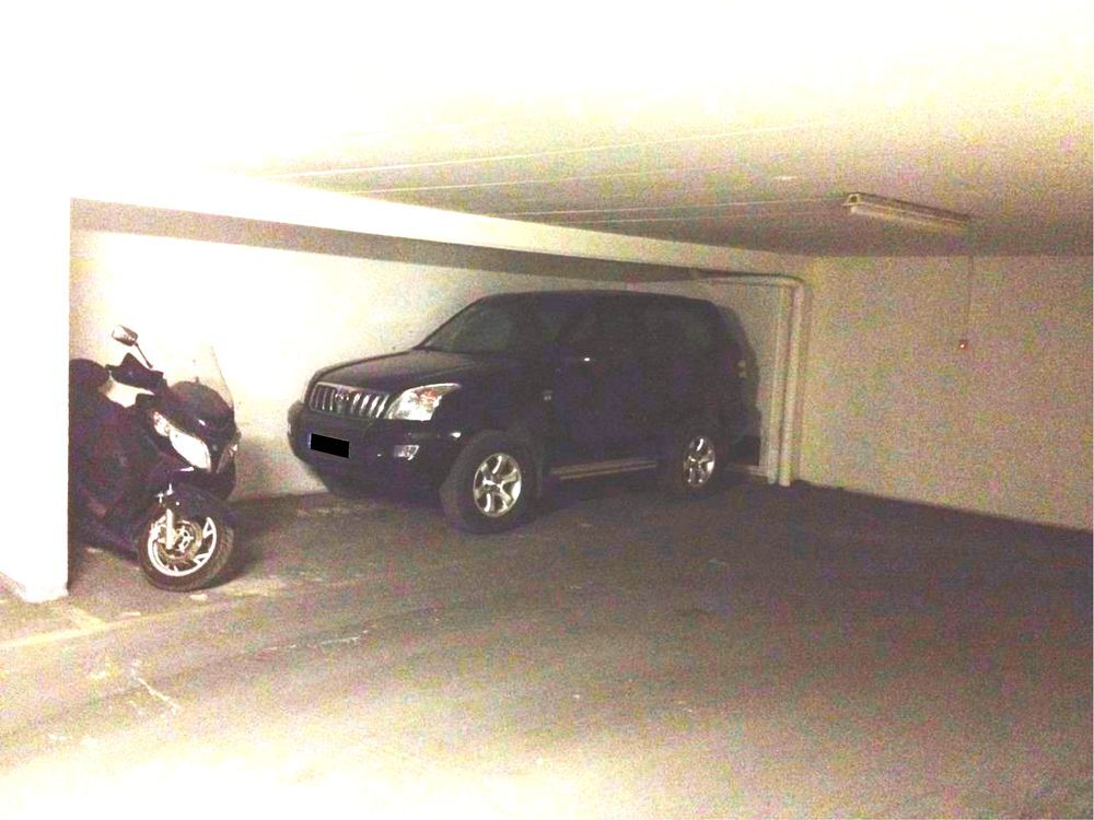 Location Parking/Garage Grand parking voiture + moto ou 2 mini. Secteur Levis Paris 17