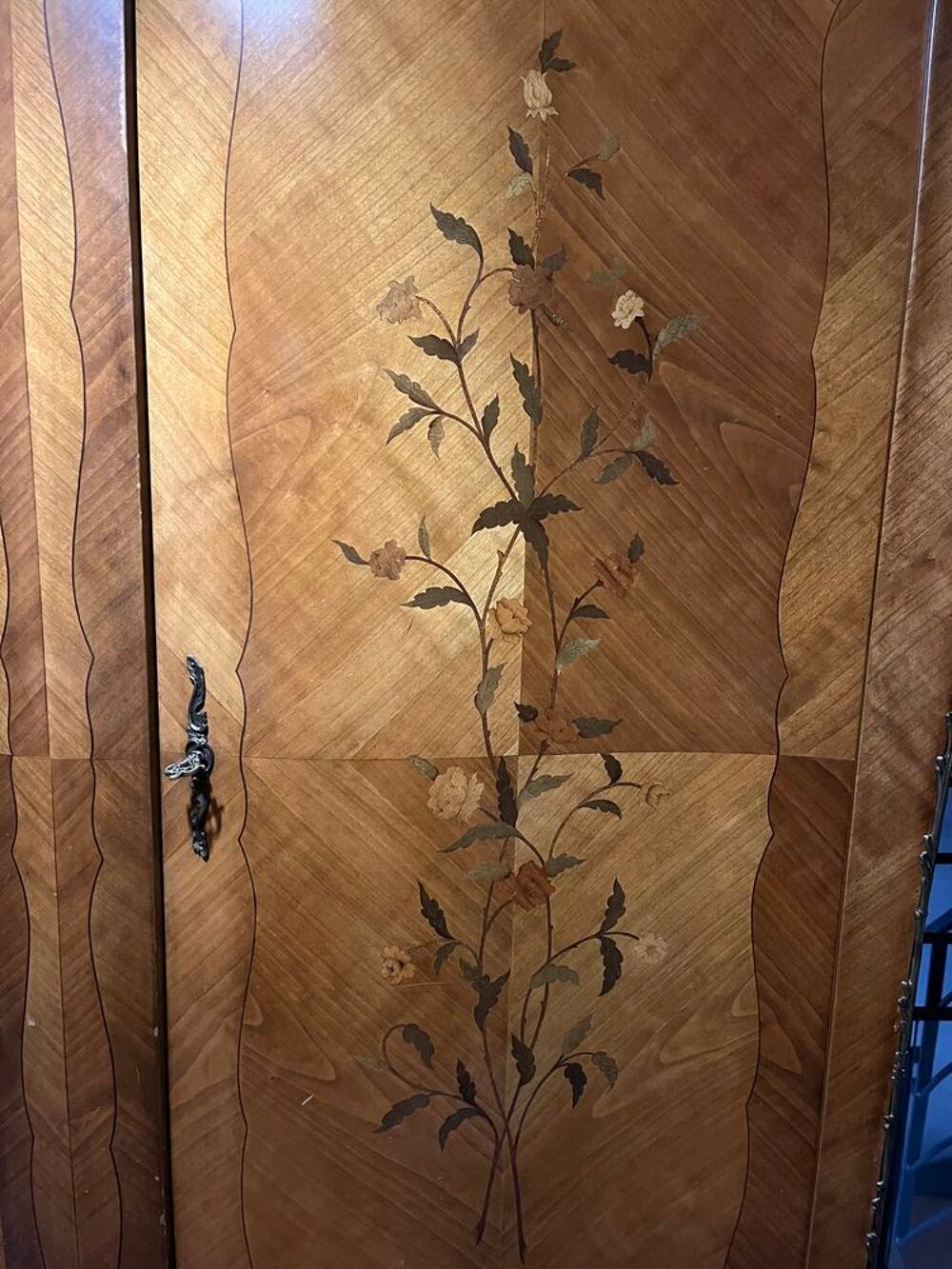 Armoire copie Louis XV marqueterie bois de rose Meubles