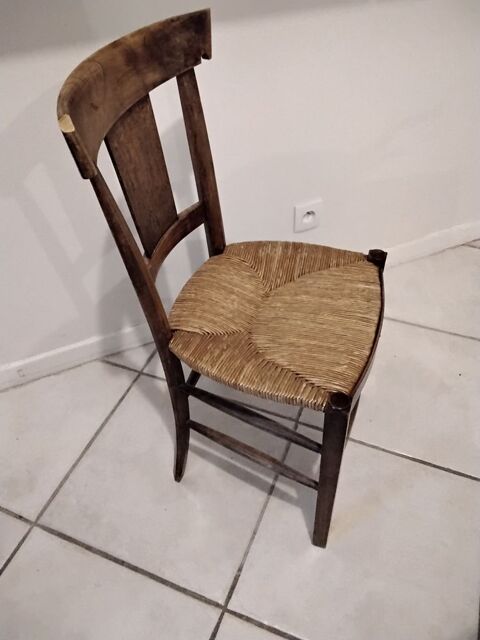 chaise en bois 2 Saint-Bonnet-de-Mure (69)