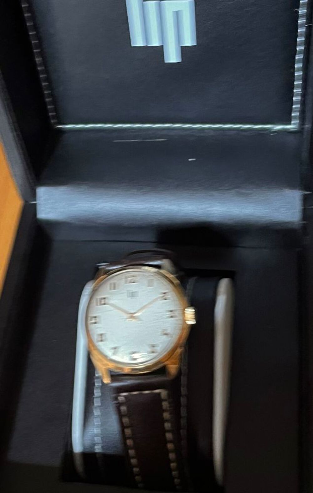 LIP Dans coffret Montre d'homme bo&icirc;tier num&eacute;rot&eacute; 737937, 