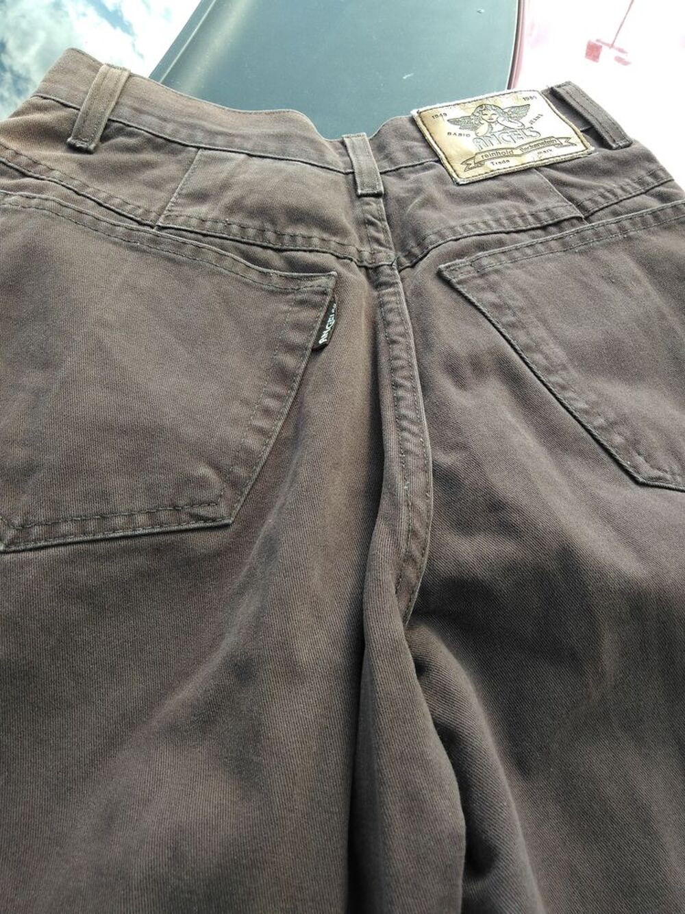 pantalon marron en peau de p&egrave;che &agrave; 4 poches Vêtements