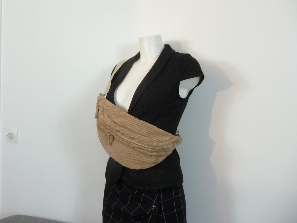 Sac Banane Velours Beige 2 Poches Zipp&eacute;es et Sangle R&eacute;glable Maroquinerie