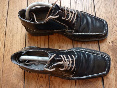  Derbies San Marina noires pointure 40 en tr�s bon �tat 10 Poitiers (86)