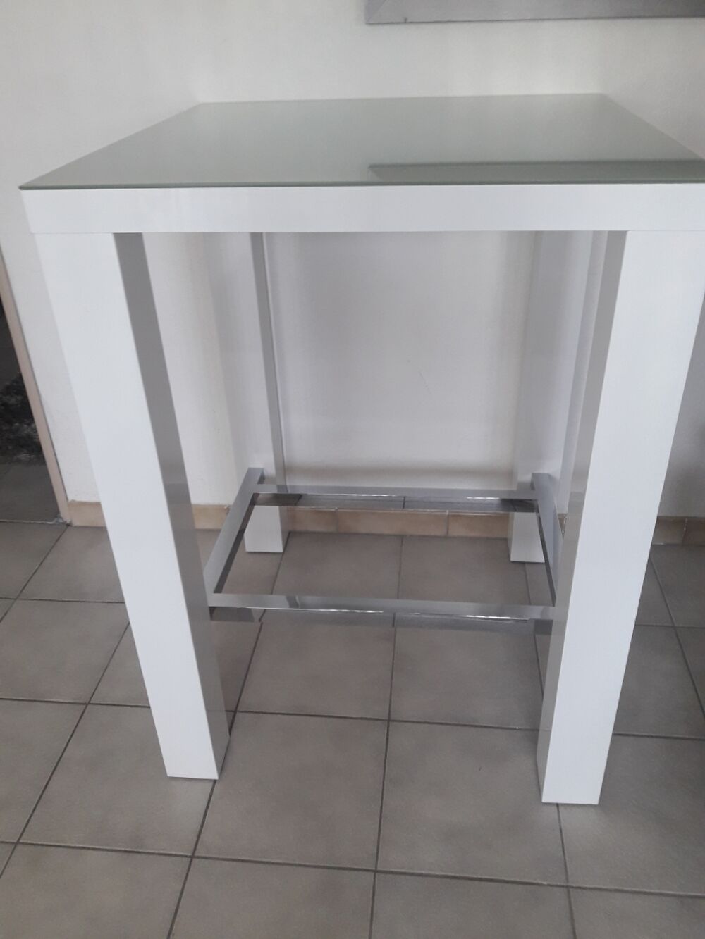 table blanc laqu&eacute; dessus verre Meubles