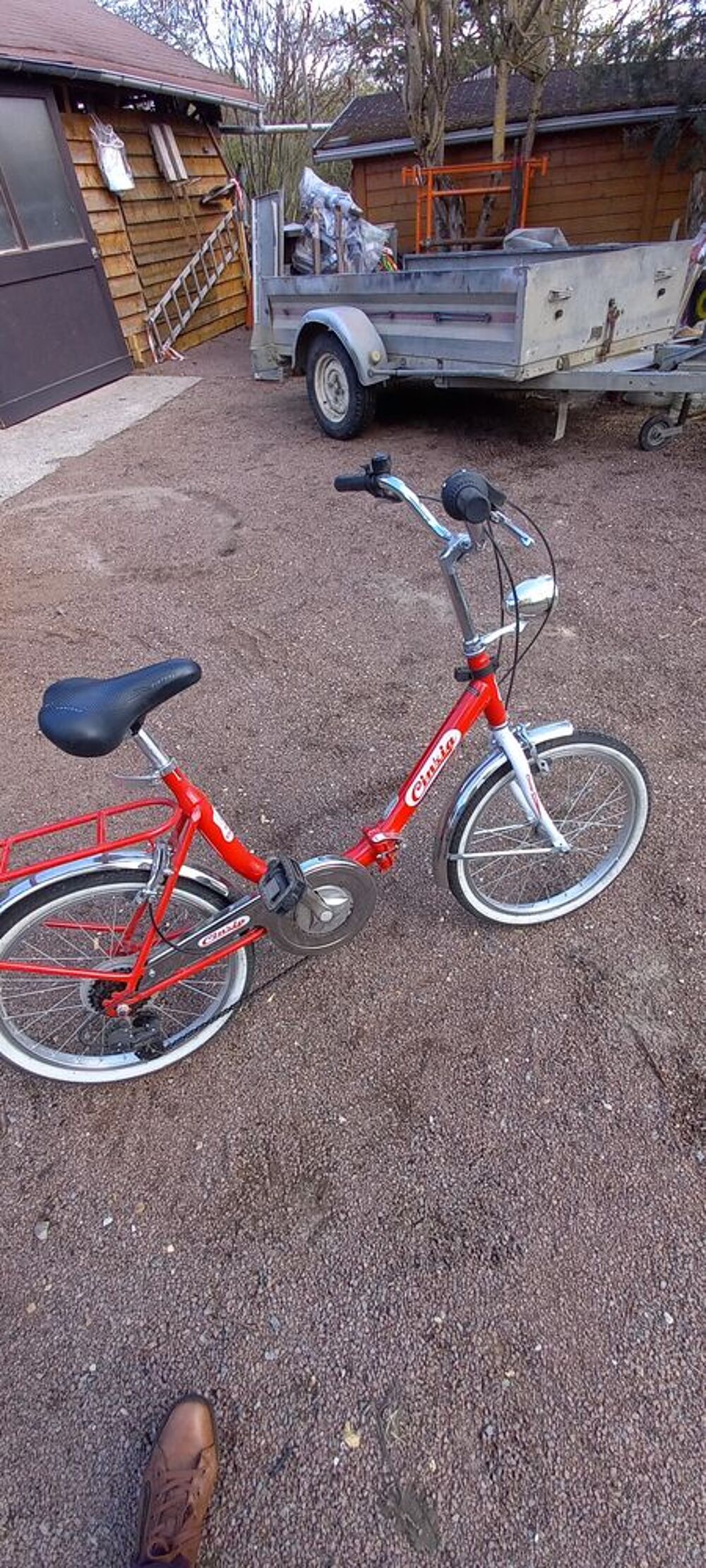 VELO PLIANT PARFAIT ETAT. Id&eacute;al pour voyager 
Vélos