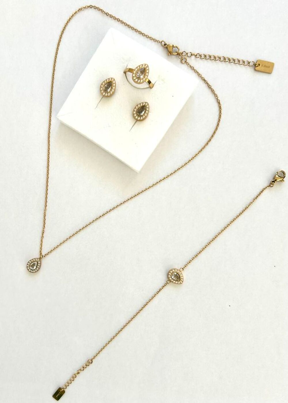 Parure de bijoux 4 pi&egrave;ces acier inoxydable Bijoux et montres