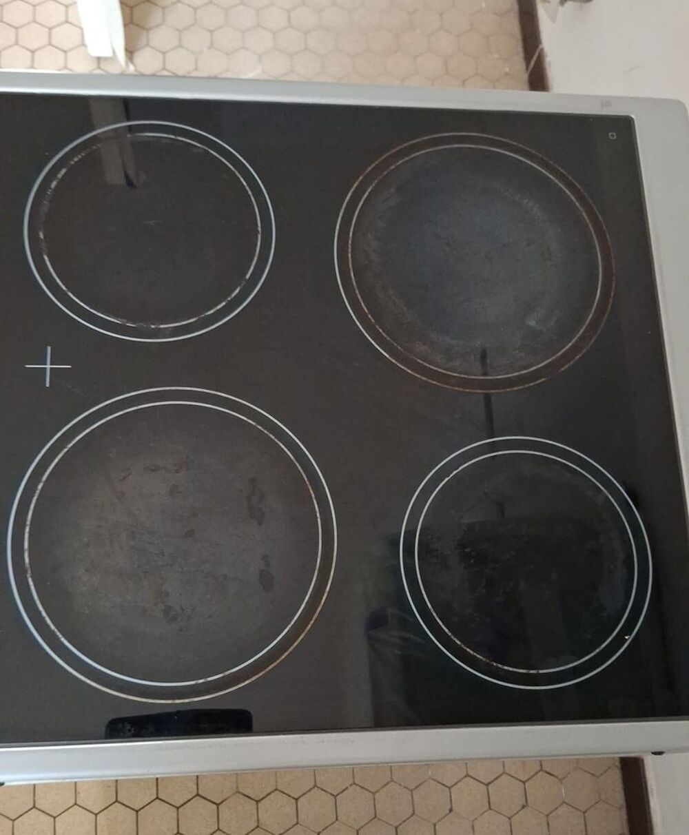 CUISINIERE VITROCERAMIQUE Electrom�nager