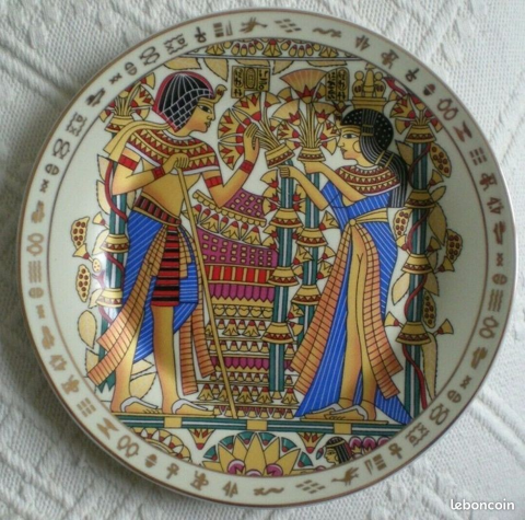 LOT DE 2 ASSIETTES EGYPTYENNES ET 1 ASSIETTE TUNISIENNE Montmirail (51)