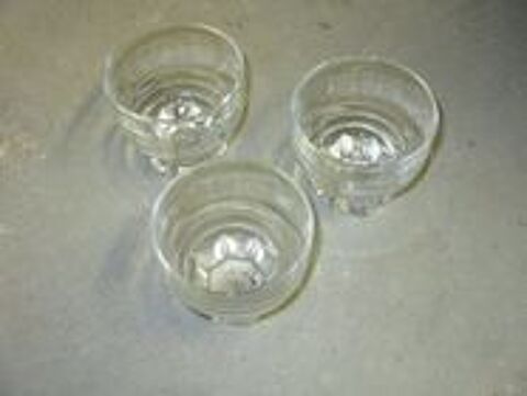 3 verres  eau vintage - diamtre : 7 cm - hauteur : 7 cm 0 Mrignies (59)