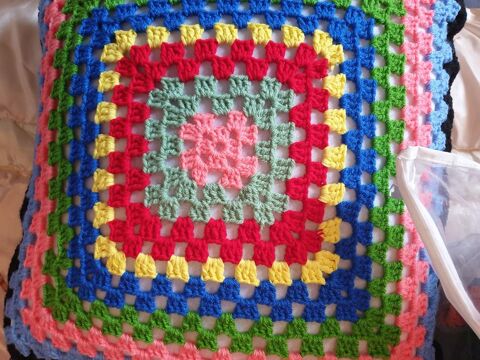des coussins et tapis fait au crochets multicolores 7 Saint-Pée-sur-Nivelle (64)