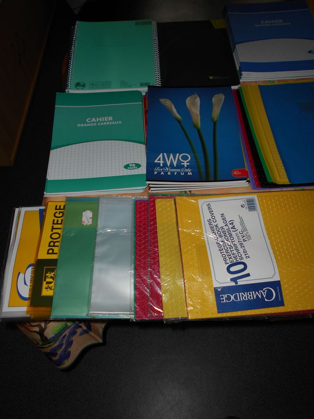 Lot de cahiers et prot&egrave;ges cahiers Matériel informatique