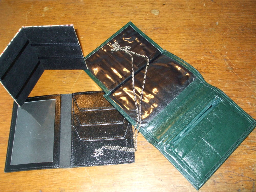  clous d'oreille/ porte feuilles Maroquinerie
