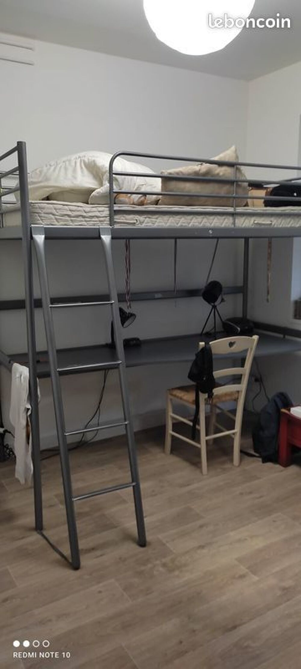 LIT Mezzanine enfant avec bureau int&eacute;gr&eacute;. 
Meubles