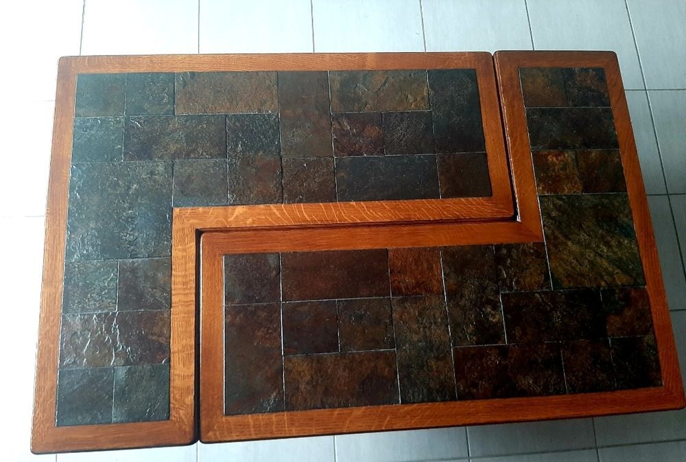 Table de salon avec rangement int&eacute;gr&eacute;. Compartiment int&eacute;rieur pour bouteilles, structur ch&ecirc;ne massif,dessus en ardoise Meubles