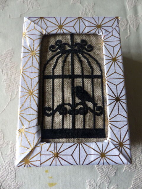 petit boite/coffret   La cage   POINT DE CROIX 8 Roclincourt (62)