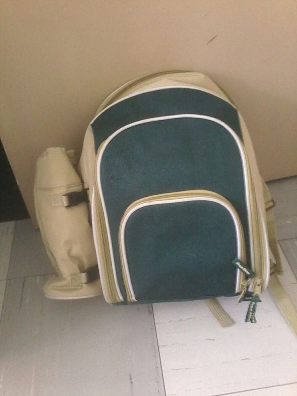 sac a dos picnic avec la vaisselle Jardin