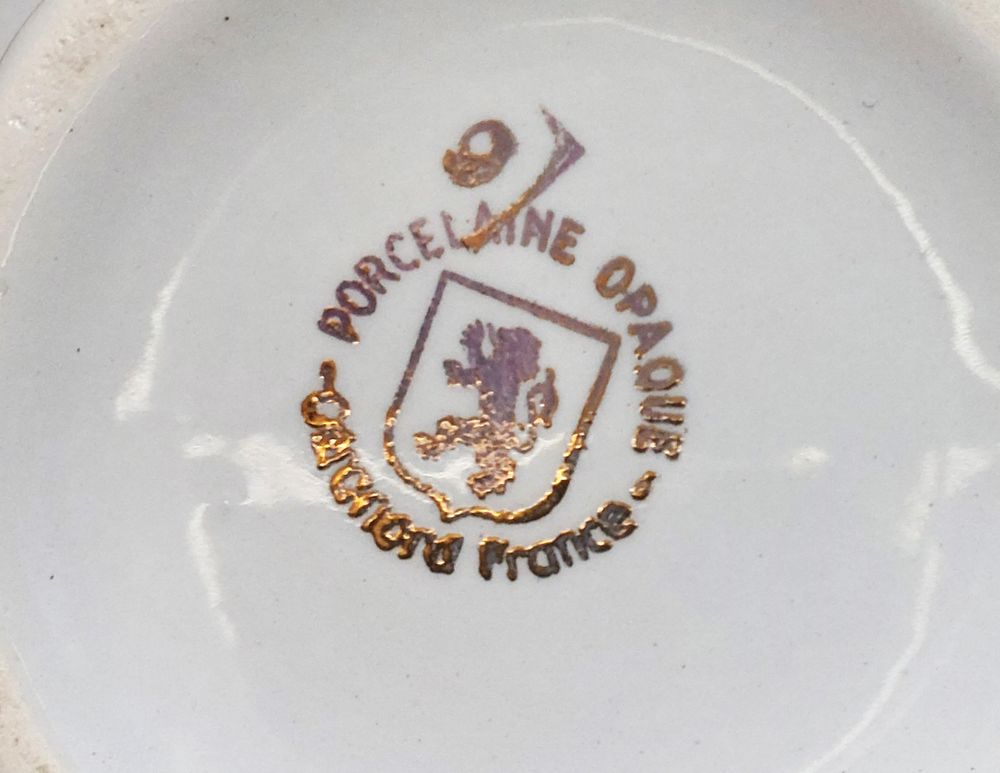 service de vaisselle 71 pi&egrave;ces en porcelaine Saint Amand Décoration