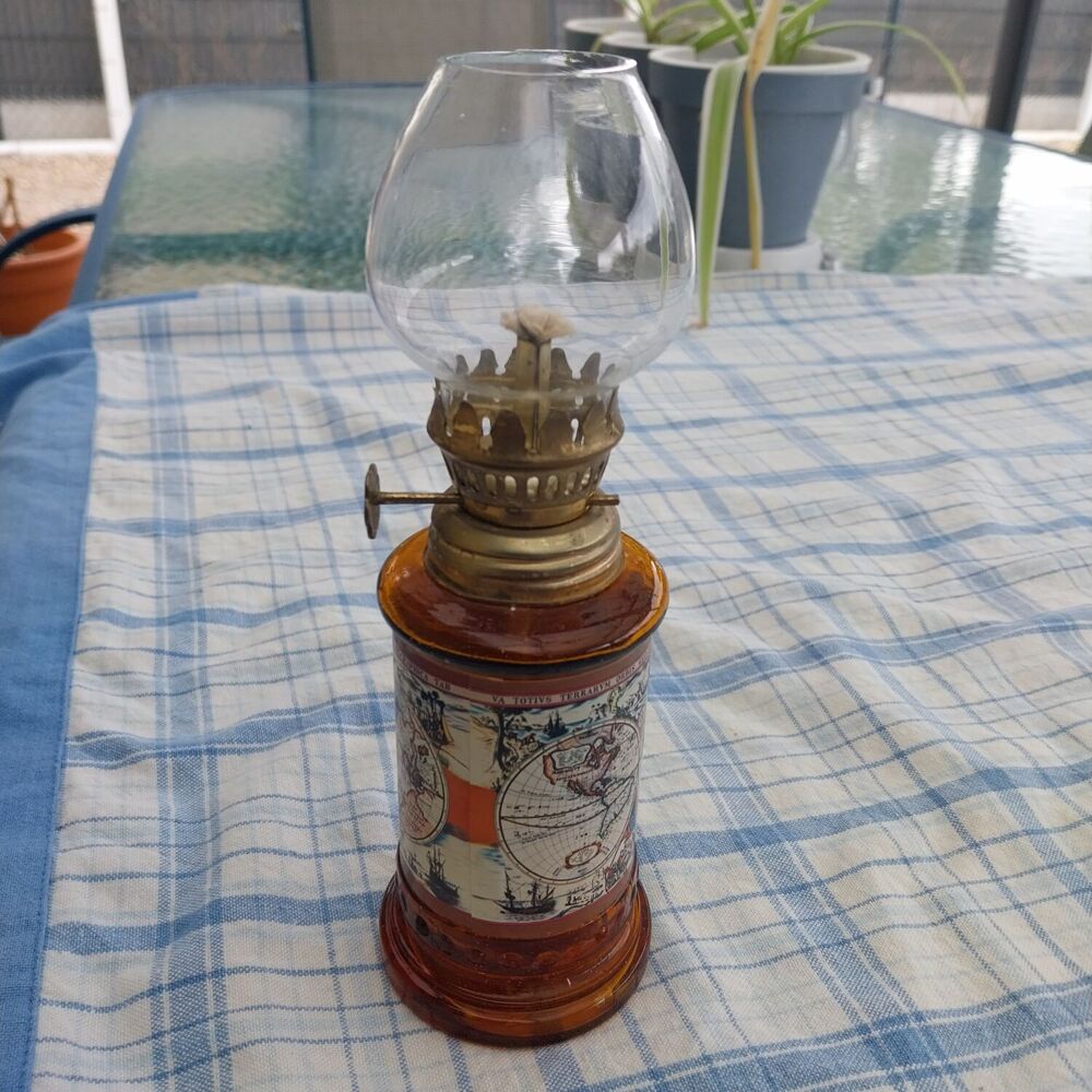 Petite lampe &agrave; p&eacute;trole Dcoration