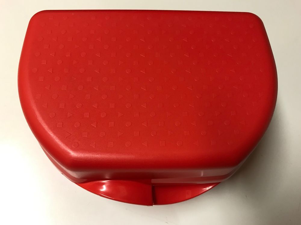 Bo&icirc;te Rouge Demi Lune Tupperware Cuisine