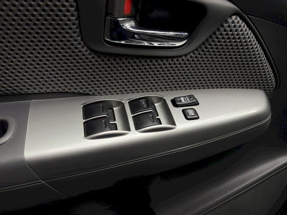 Hilux 3.0 D-4D Invincible Double Cabine 4WD BVA 2013 occasion 33520 Bruges
