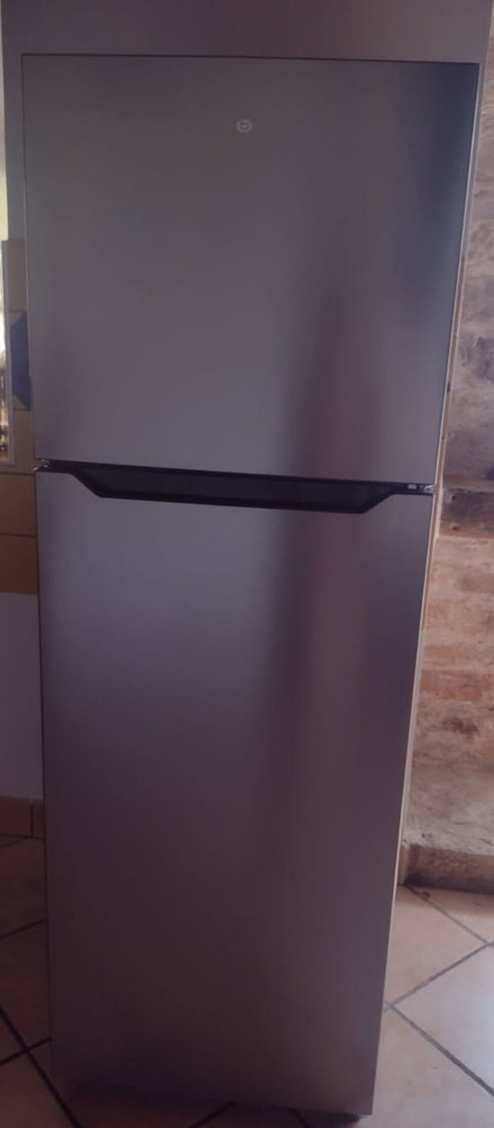 R&eacute;frig&eacute;rateur Essentiel B tr&egrave;s bon &eacute;tat Electroménager