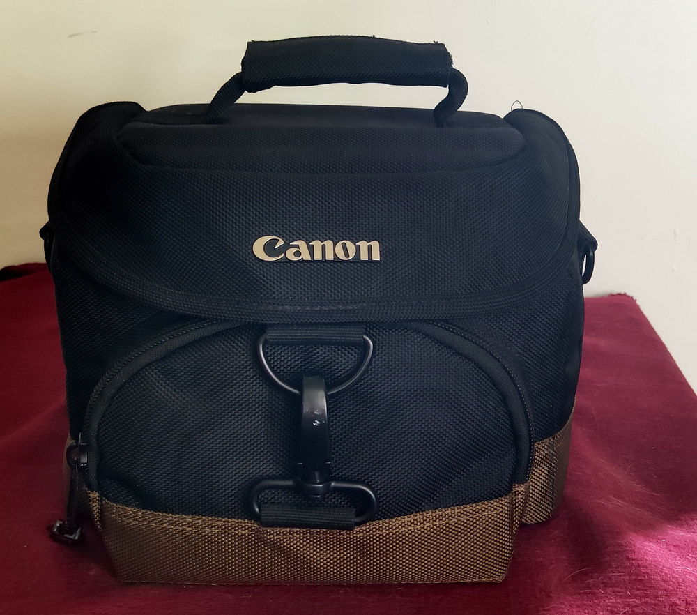 CANON EOS 1100 D ETAT QUASI NEUF (reconditionn&eacute;) Photos/Video/TV