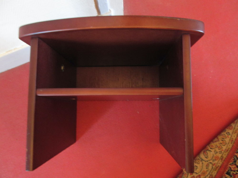 Petit meuble bas en bois marron fonc&eacute; Meubles