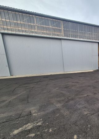  Parking / Garage � louer 110 m� Entrelacs