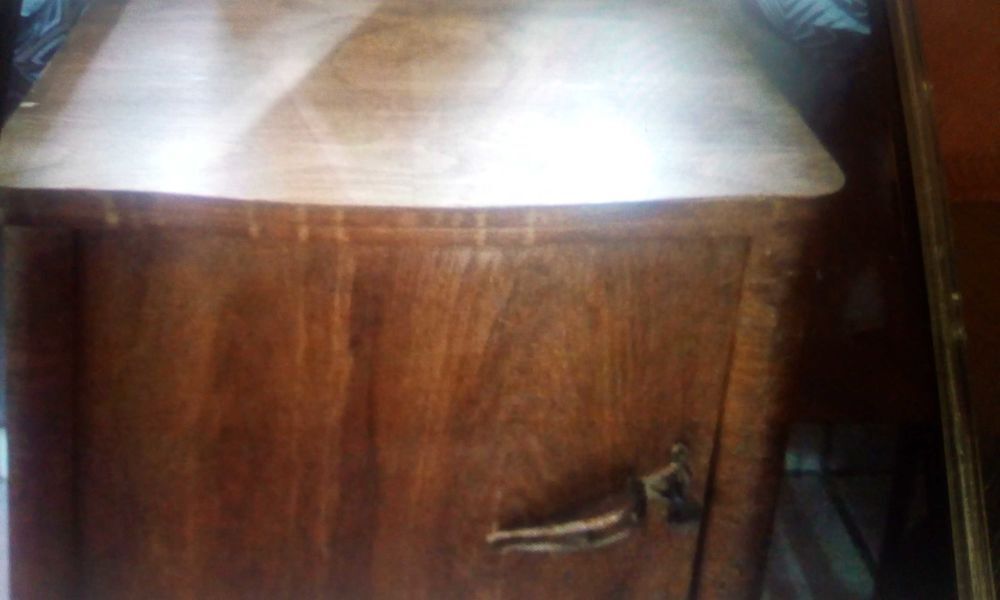 machine a coudre avec son meuble ancien 