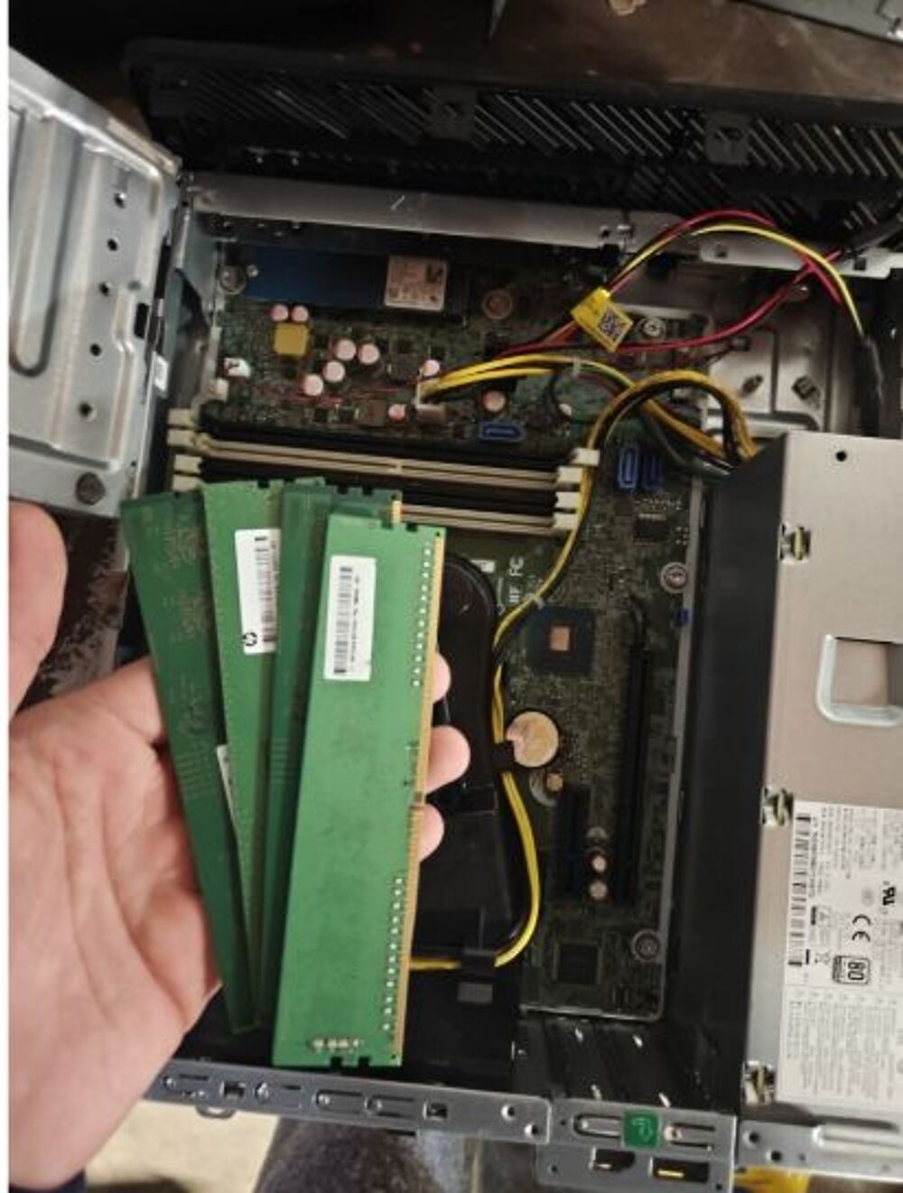 HP ProDesk SSF G5 avec 32 Go de RAM. Matériel informatique