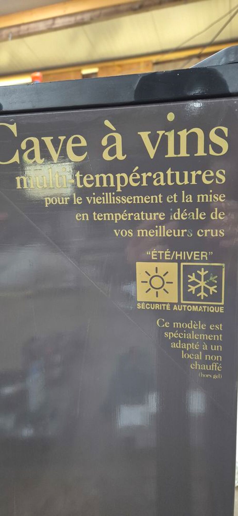 Cave &agrave; vin 230 &agrave; 250 bouteilles Climadiff. Mod&egrave;le CV252 Electroménager