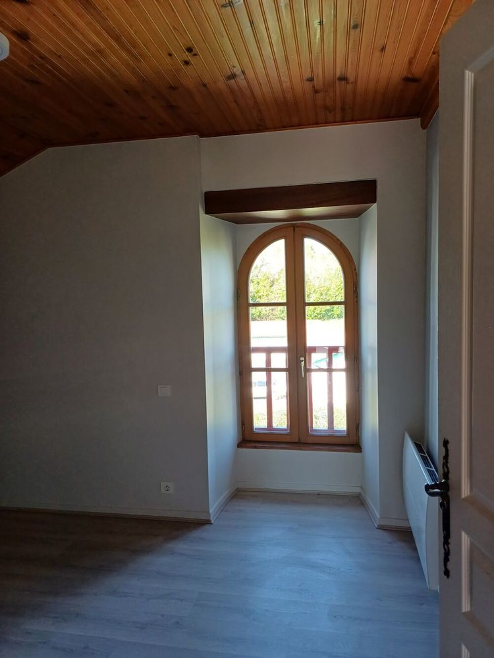 Vente Appartement surface totale de 112.80 m2 dont 37 m2 habitable Amendeuix-oneix