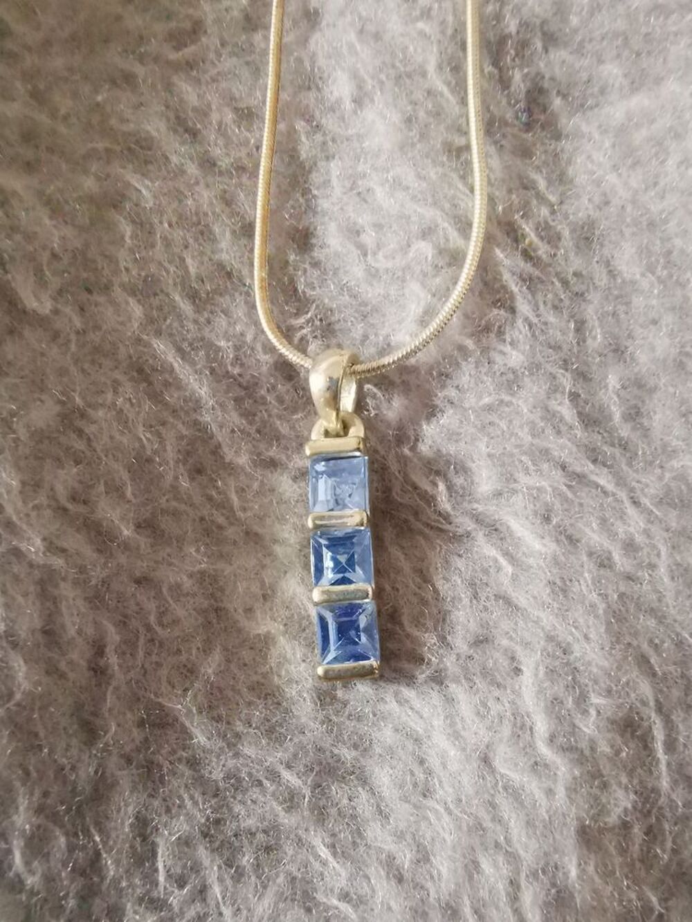 Collier argent&eacute; strass bleu sans marque Bijoux et montres
