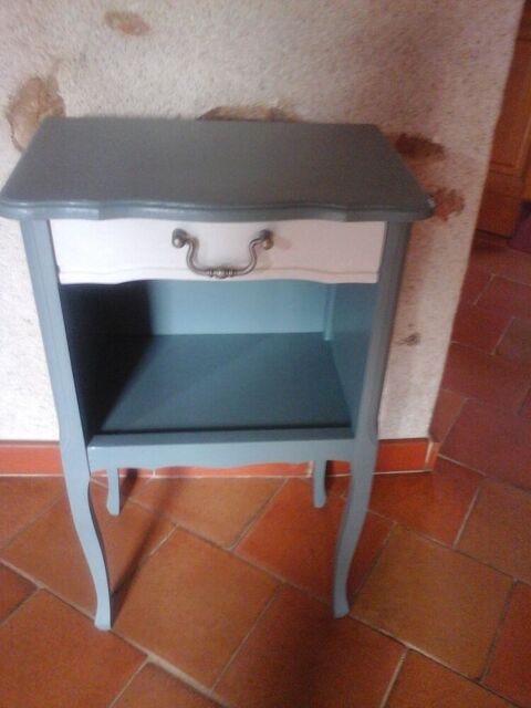 Ancienne table de nuit relookée 25 Montbazon (37)