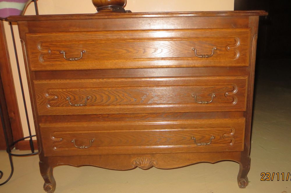 Commode en ch&ecirc;ne massif Meubles