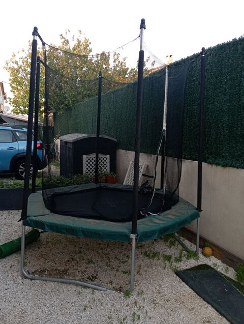 Trampoline 2.40m de diam�tre 80 La Crau (83)