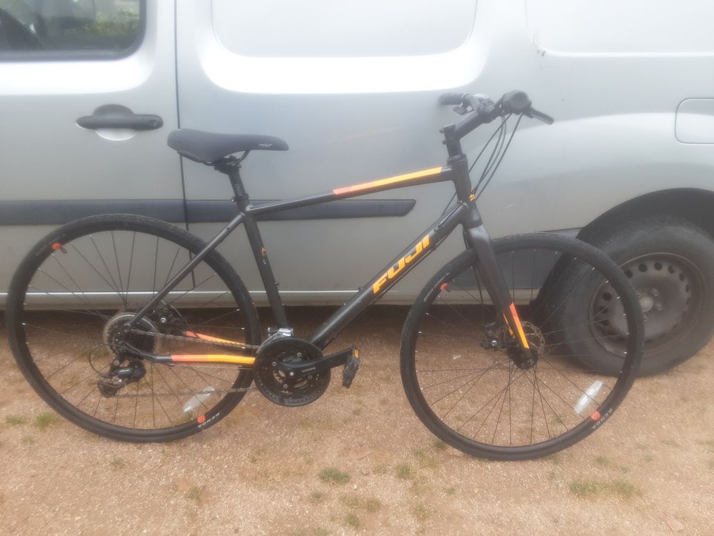 v&eacute;lo FUJI ABSOLUTE 1.7 graphite 19 pouces Vélos
