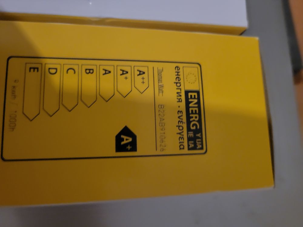 Ampoules led neuves b22 lot de 3 9w=60watt lm806 3000 a ba&iuml;o Bricolage