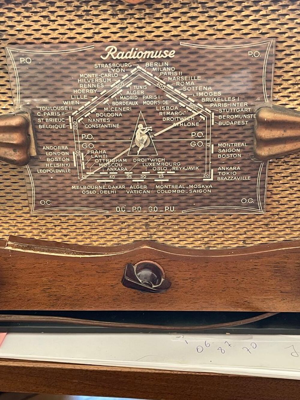 TSF Radio Muse type musette 
Manufacture Fran&ccedil;aise 