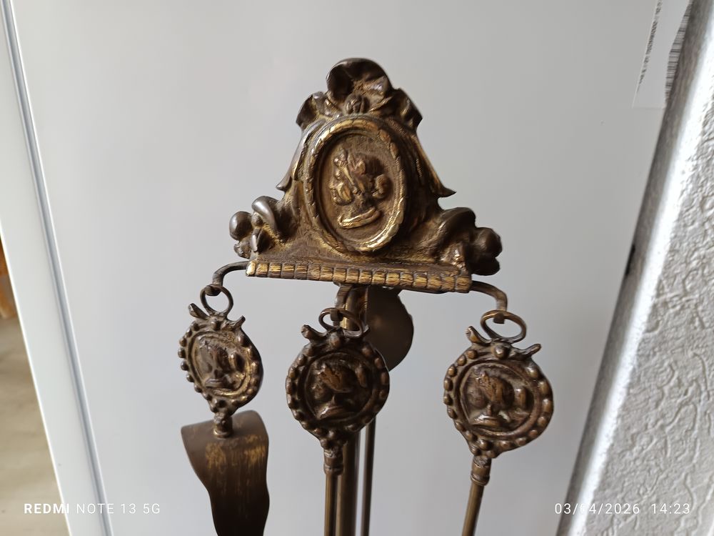 serviteur de chemin&eacute;e en bronze Décoration