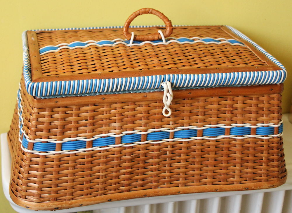 Panier, boite &agrave; couture osier et scoubidou 1950-60 Bricolage
