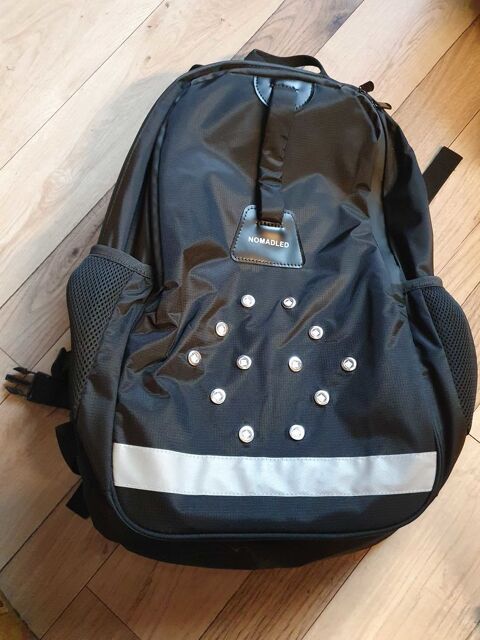 Sac     dos avec leds clignotants pour cycliste 75 Annecy-le-Vieux (74)